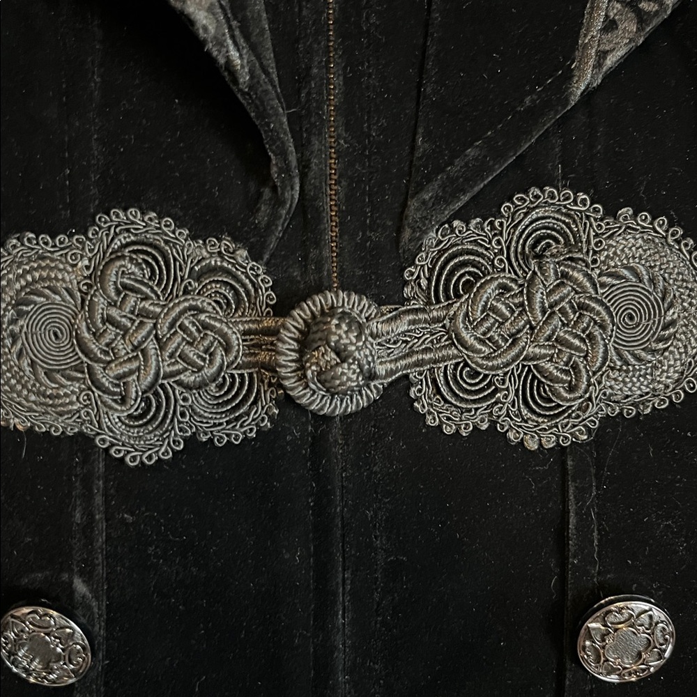 Elegant Black Velvet Women's GOTH Coat - Picture 11 of 11